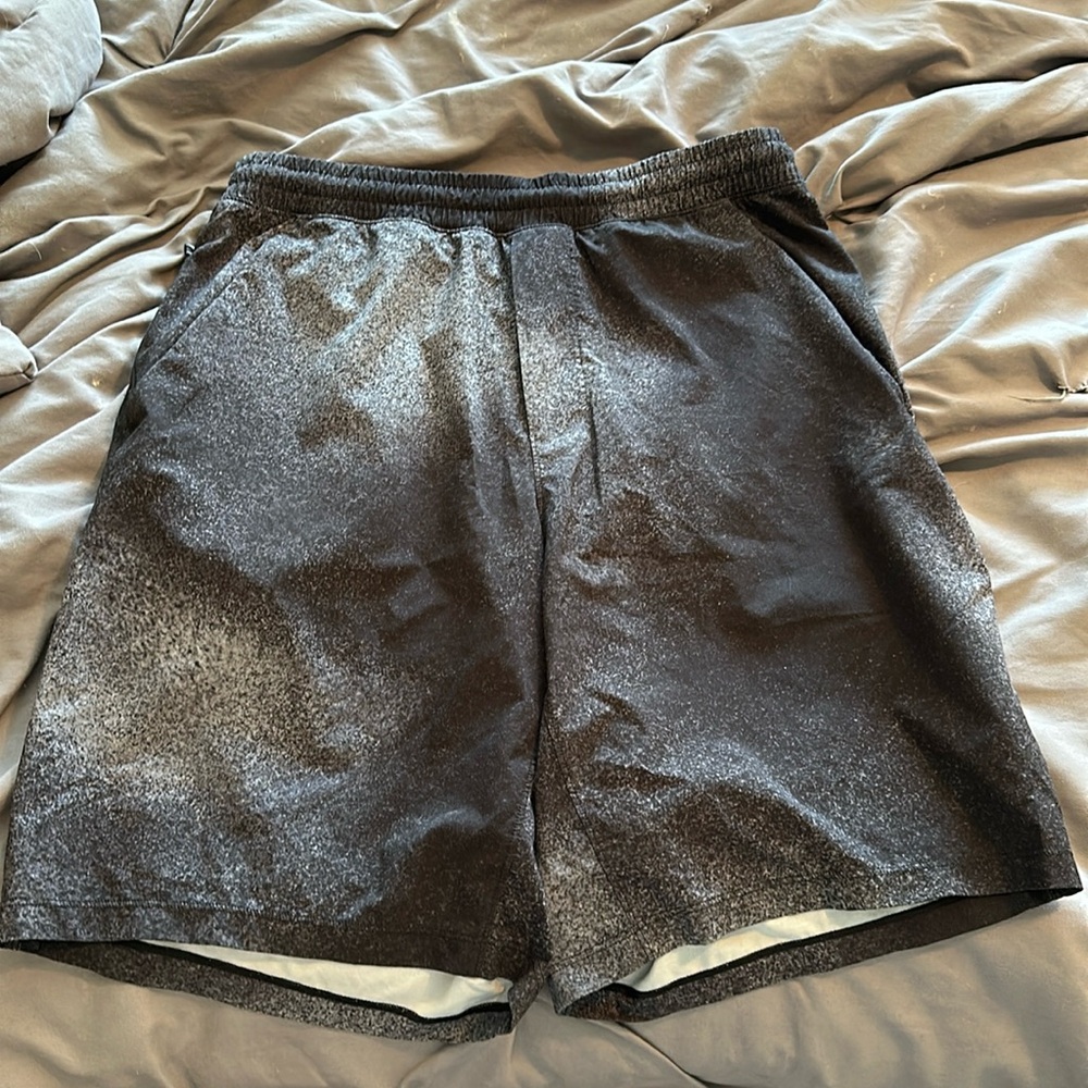 Men’s black lululemon shorts size M